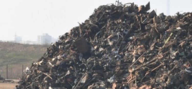 Sute de tone de materiale reciclabile, confiscate de poliţişti